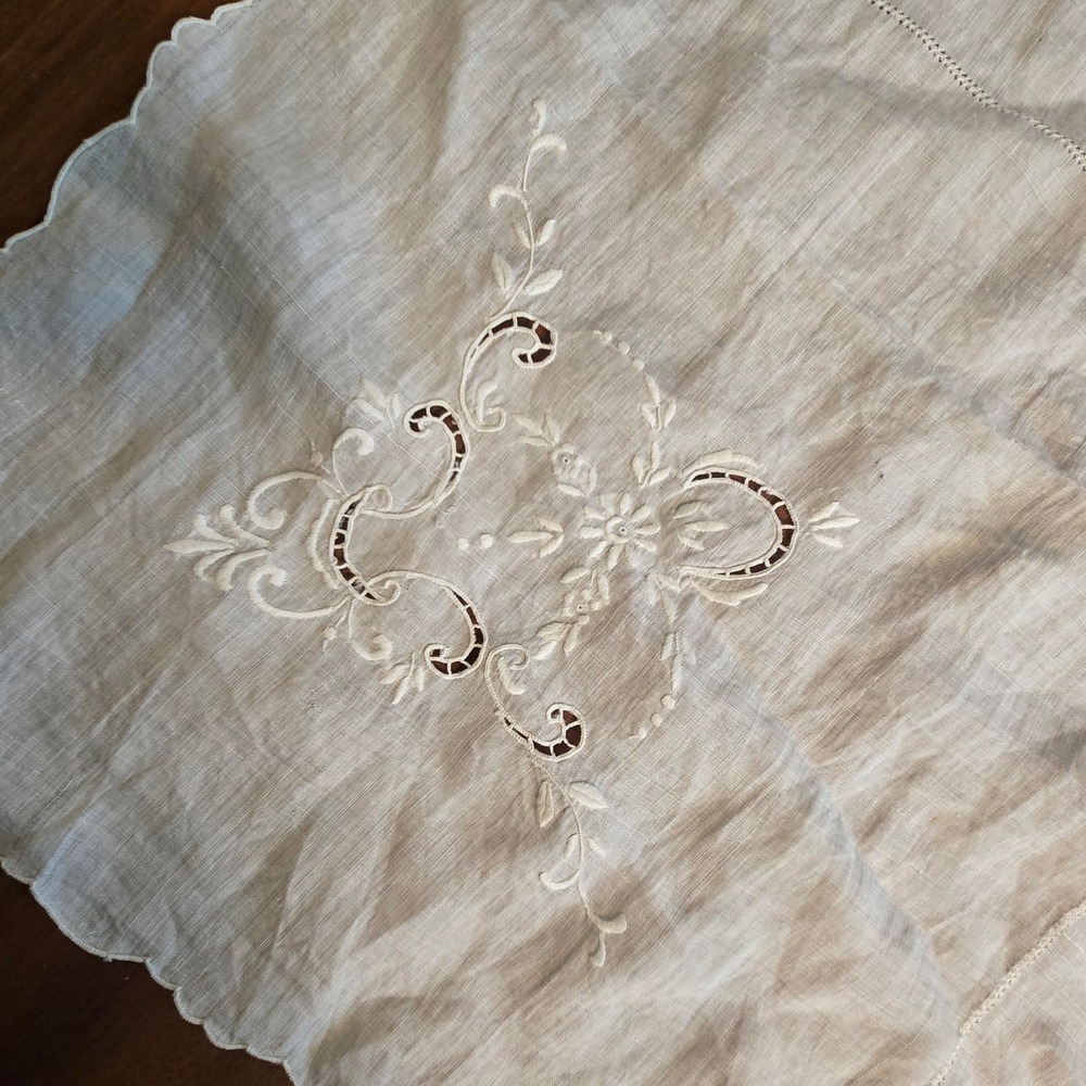 Vintage Off White Embroidered Linen Tablecloth Scalloped Edge Cutwork 47x50 - Picture 3 of 7